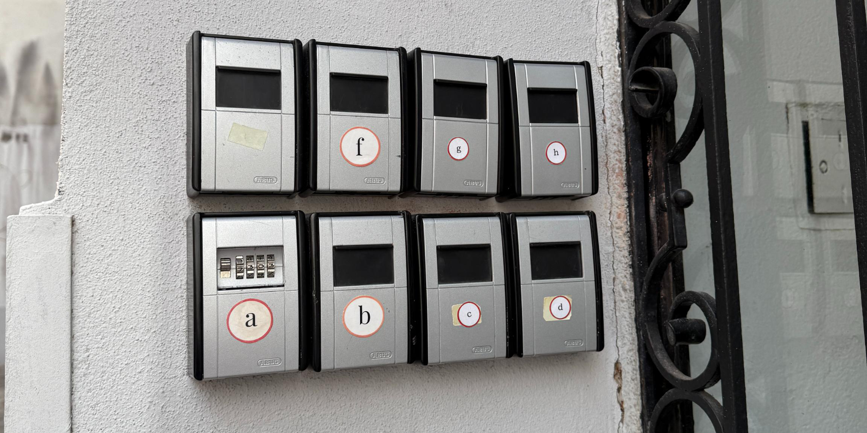 Schlüsselboxen bei einem Hauseingang